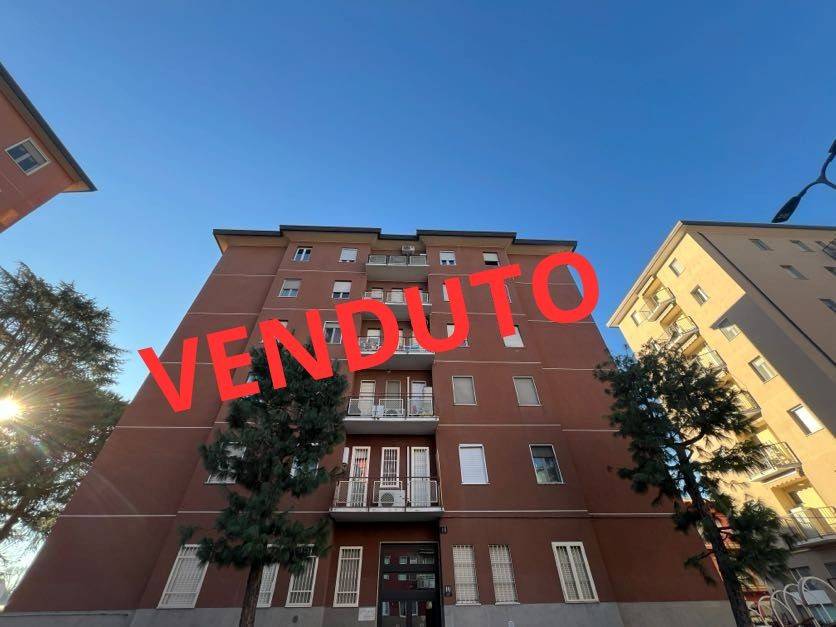 appartamento in vendita a Milano in zona Adriano