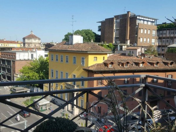 appartamento in vendita a Milano in zona Guastalla