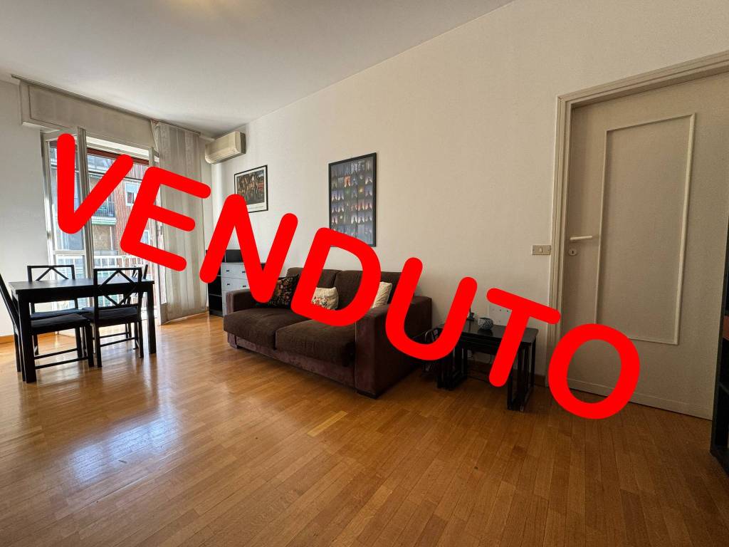 appartamento in vendita a Milano in zona Lorenteggio