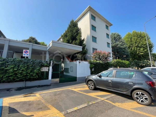 appartamento in vendita a Milano in zona Corvetto