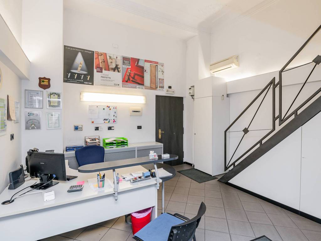 negozio in vendita a Milano in zona Città Studi