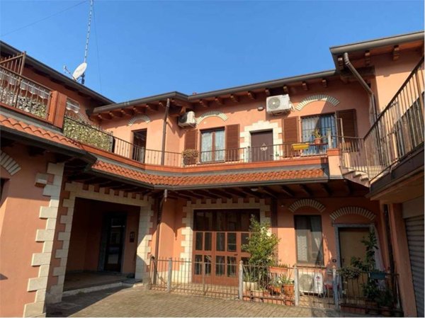 appartamento in vendita a Milano in zona Baggio