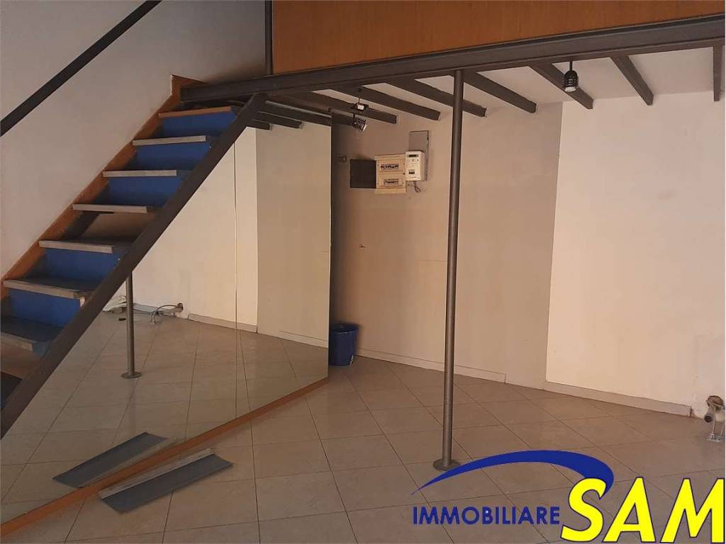 negozio in vendita a Milano in zona Porta Vittoria