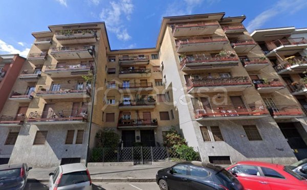 appartamento in vendita a Milano in zona Baggio