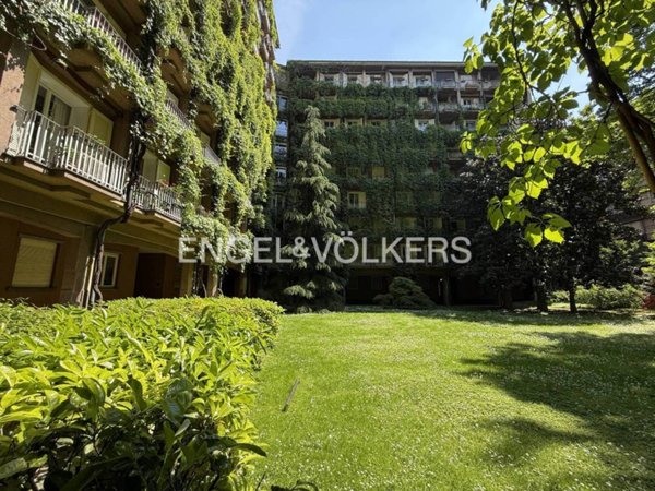 appartamento in vendita a Milano in zona Porta Nuova