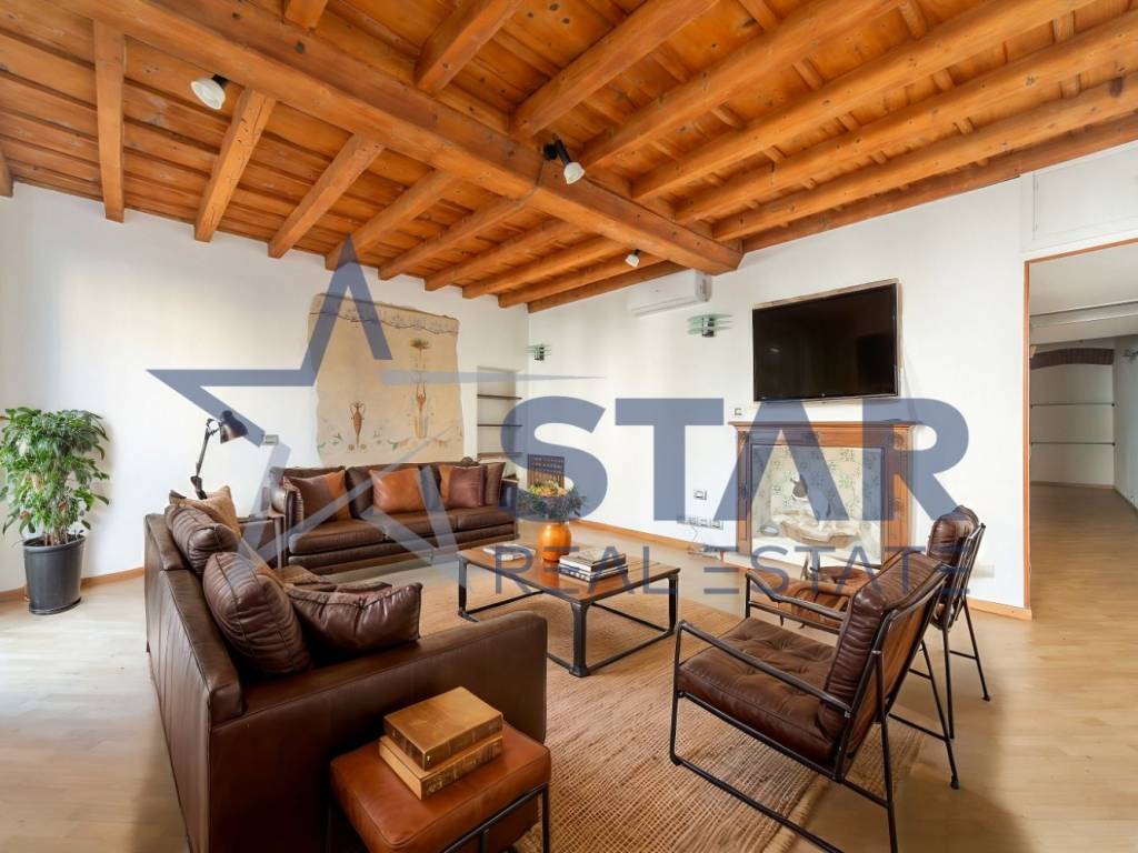 appartamento in vendita a Milano in zona Porta Ticinese