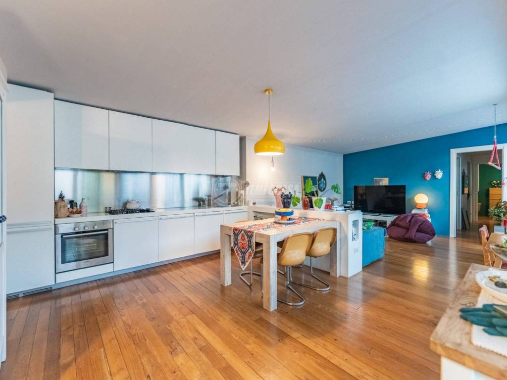 appartamento in vendita a Milano in zona Isola