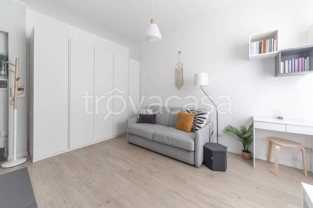 appartamento in vendita a Milano in zona Vigentino