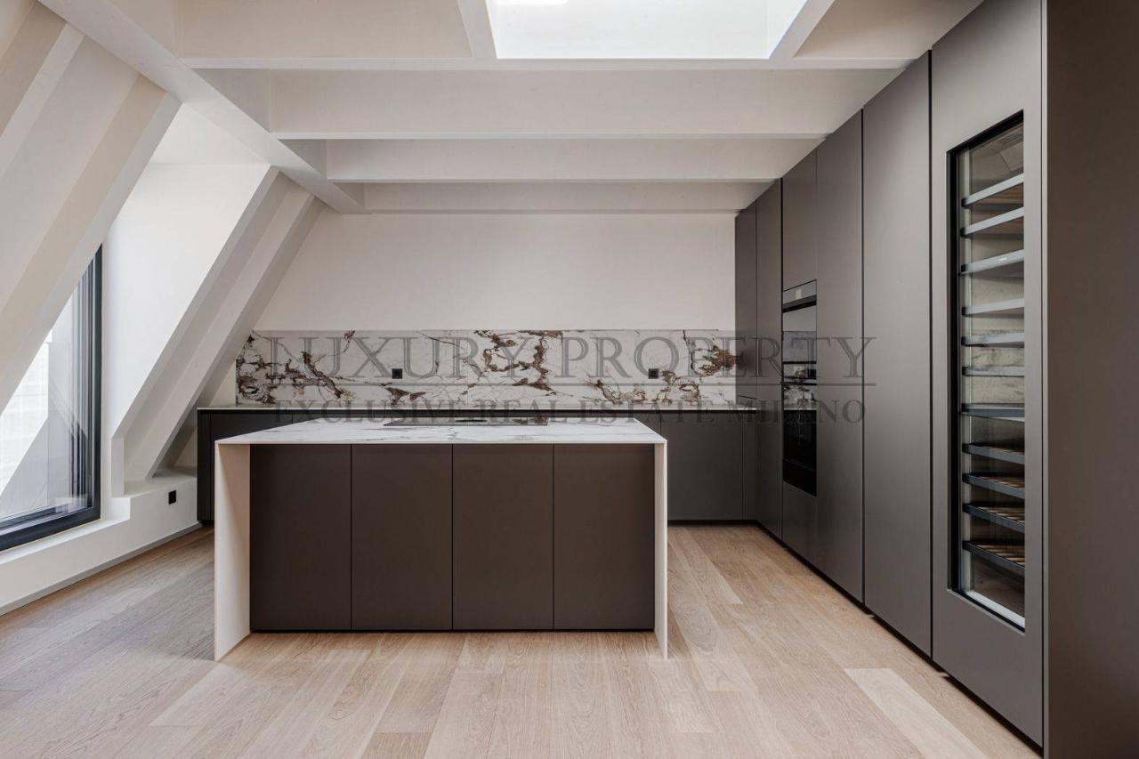 appartamento in vendita a Milano in zona Porta Nuova