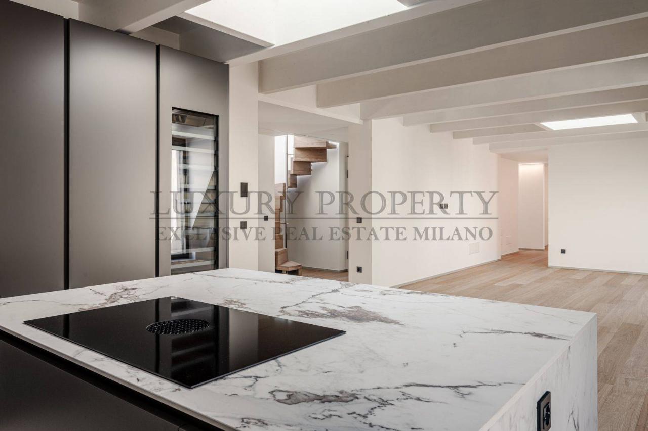 appartamento in vendita a Milano in zona Porta Nuova