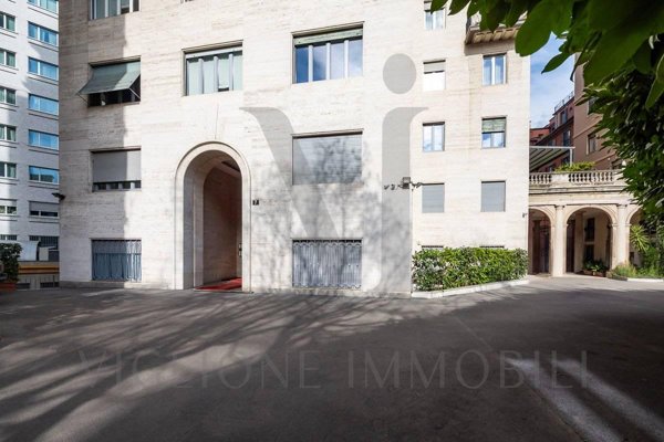 appartamento in vendita a Milano in zona Guastalla