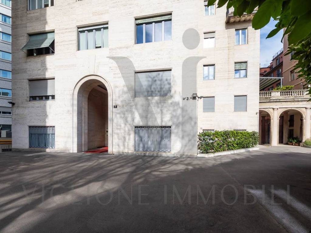 appartamento in vendita a Milano in zona Guastalla