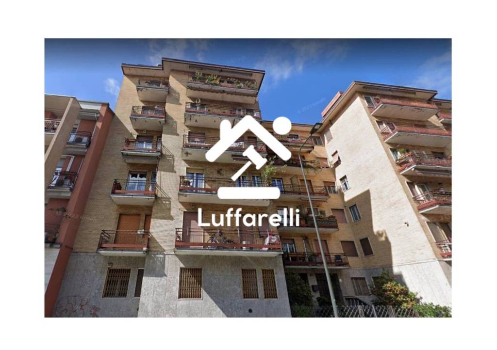 appartamento in vendita a Milano in zona Baggio