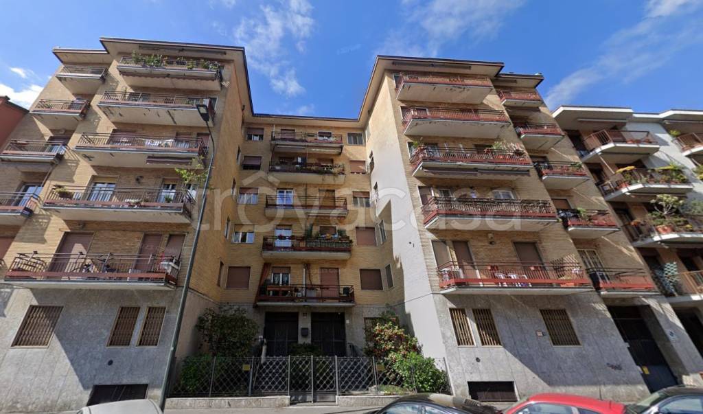 appartamento in vendita a Milano in zona Baggio