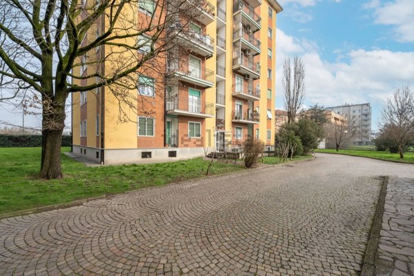 appartamento in vendita a Milano in zona Baggio