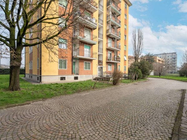 appartamento in vendita a Milano in zona Baggio