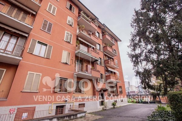 appartamento in vendita a Milano in zona Baggio