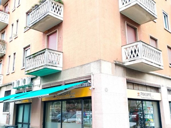 negozio in vendita a Milano in zona Bicocca