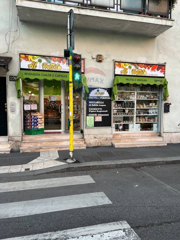 negozio in vendita a Milano in zona Piazzale Lodi