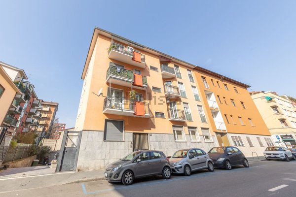 appartamento in vendita a Milano in zona Famagosta
