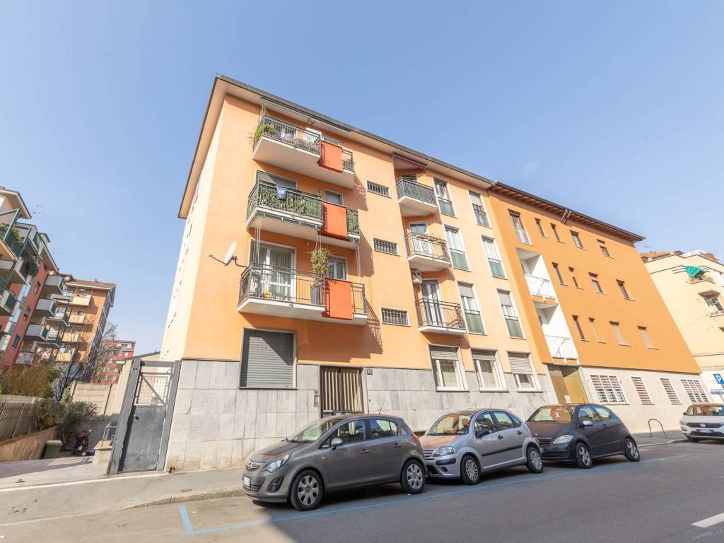 appartamento in vendita a Milano in zona Famagosta