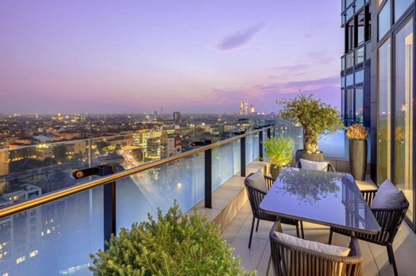 appartamento in vendita a Milano in zona Porta Nuova