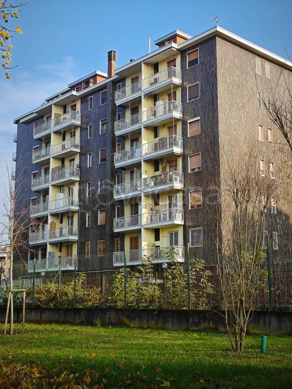 appartamento in vendita a Milano in zona Famagosta