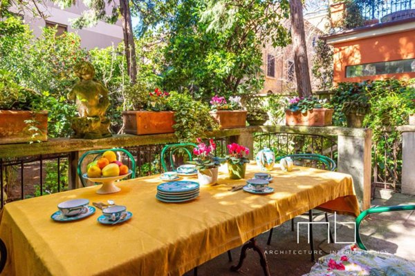 casa indipendente in vendita a Milano in zona Centro Storico