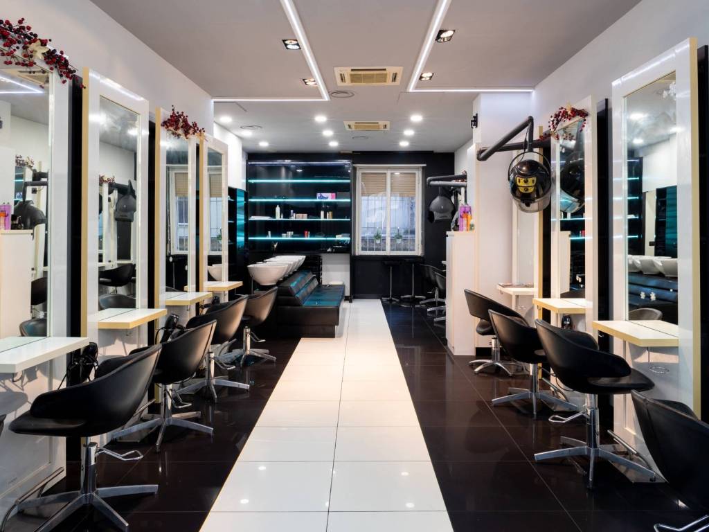 negozio in vendita a Milano in zona Guastalla