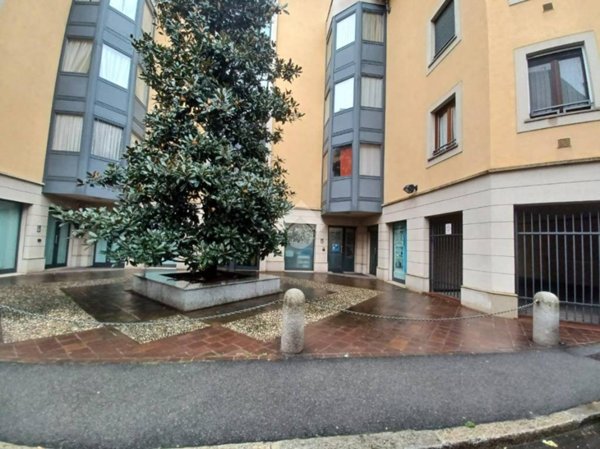 negozio in vendita a Milano in zona Niguarda