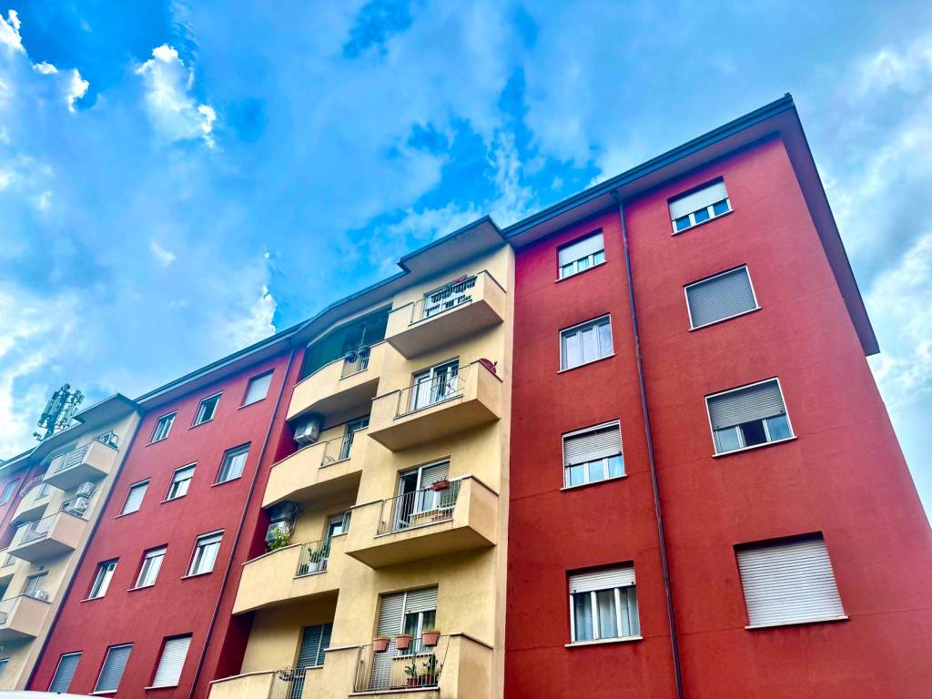 appartamento in vendita a Milano in zona Rottole