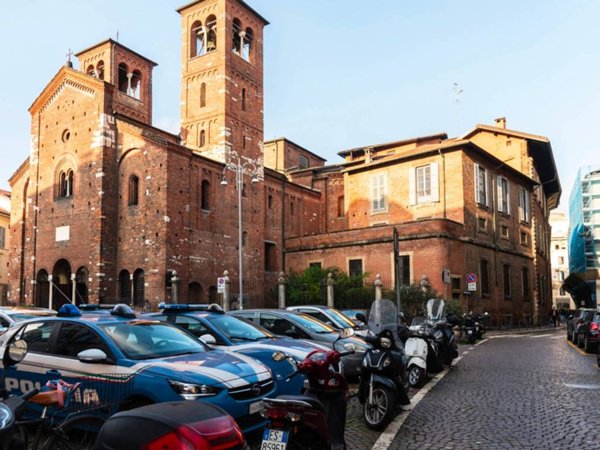 appartamento in vendita a Milano in zona Sant'Ambrogio