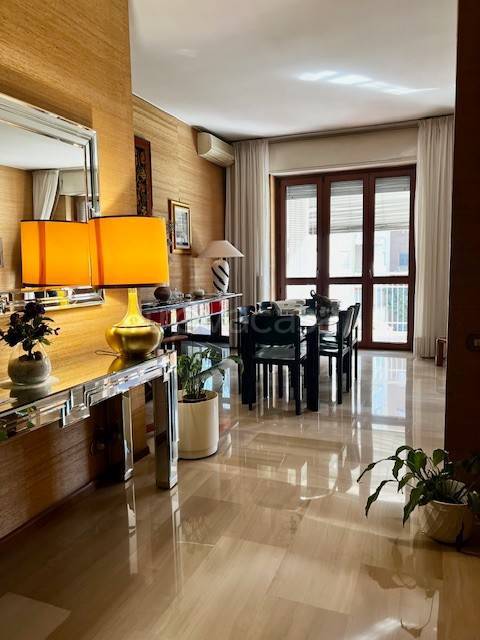 appartamento in vendita a Milano in zona Famagosta