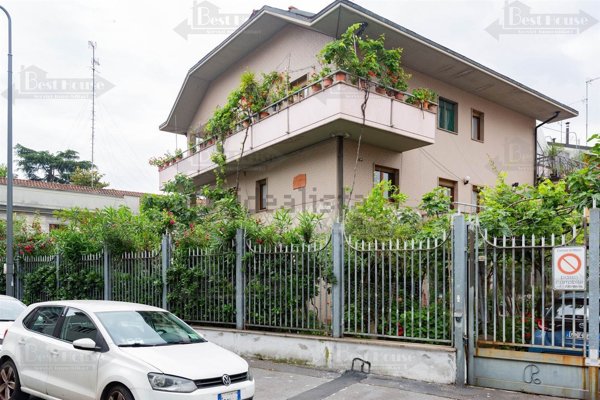 casa indipendente in vendita a Milano in zona Turro