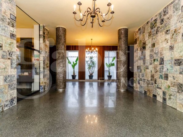 appartamento in vendita a Milano in zona Piazzale Lodi