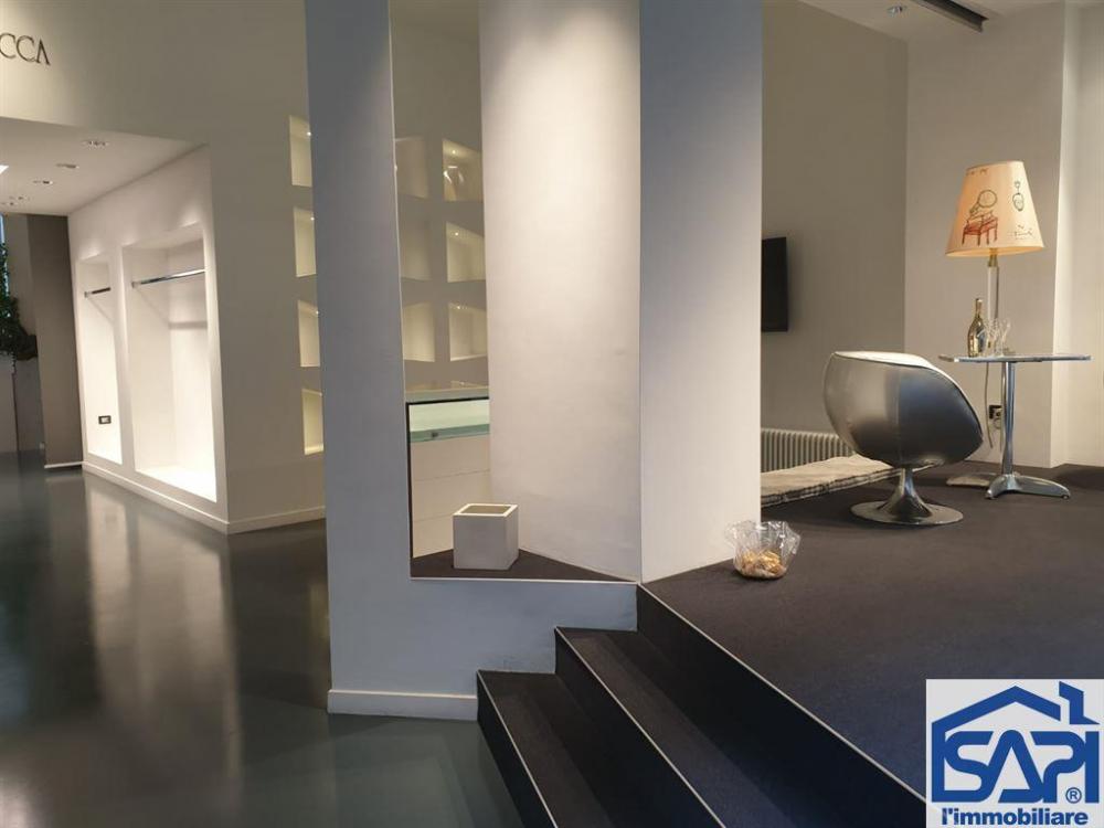 negozio in vendita a Milano