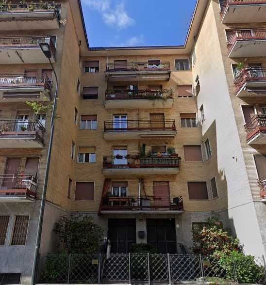 appartamento in vendita a Milano in zona Baggio