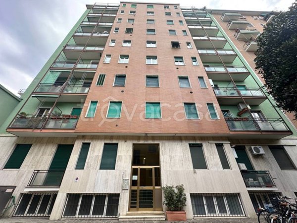 appartamento in vendita a Milano in zona Lorenteggio