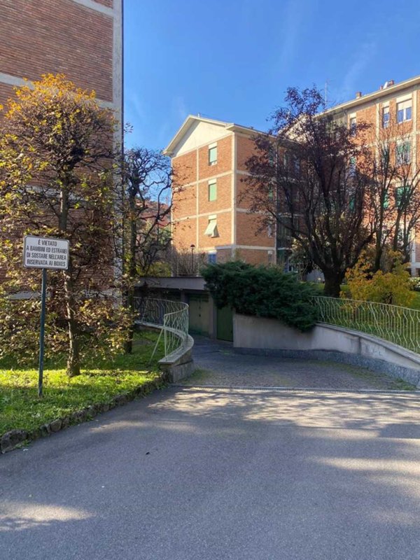 negozio in vendita a Milano in zona Forlanini