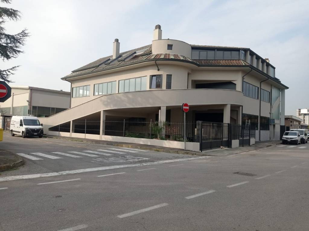 negozio in vendita a Milano