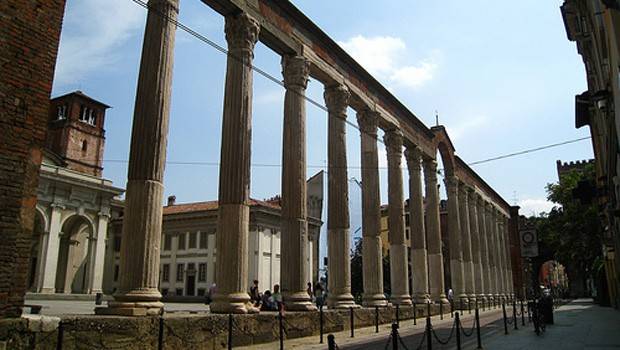negozio in vendita a Milano in zona Porta Ticinese
