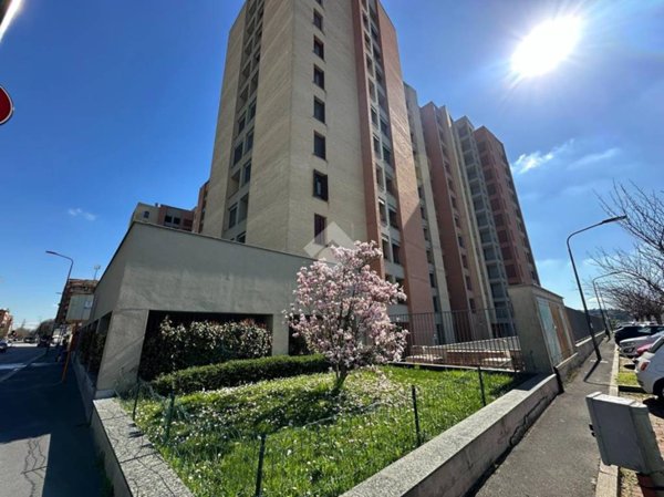 appartamento in vendita a Milano in zona Adriano