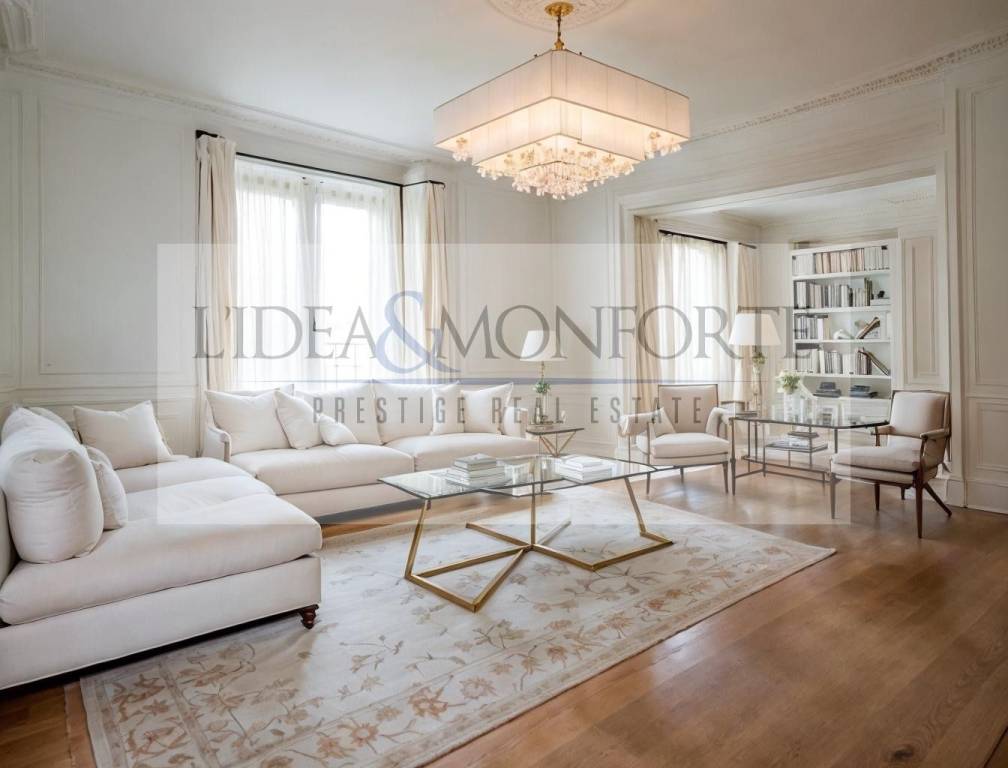 appartamento in vendita a Milano in zona Sant'Ambrogio