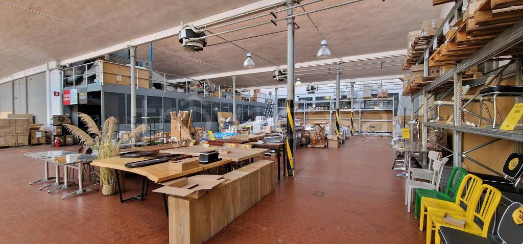 negozio in vendita a Milano in zona Crescenzago