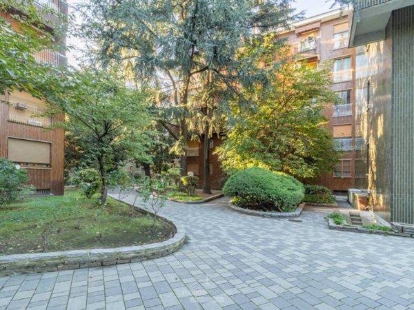 locale commerciale in vendita a Milano in zona Affori