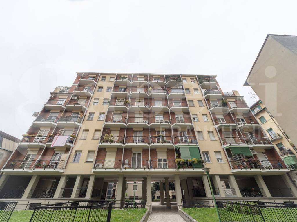 appartamento in vendita a Milano in zona Piazzale Lodi