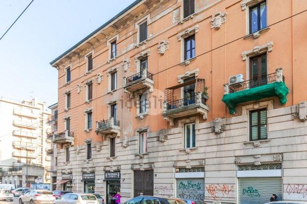 appartamento in vendita a Milano in zona Lorenteggio