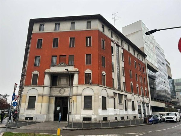 negozio in vendita a Milano in zona Corvetto