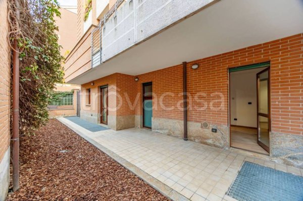appartamento in vendita a Milano in zona Segnano