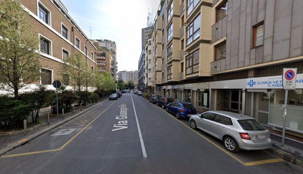 locale commerciale in vendita a Milano in zona Porta Nuova